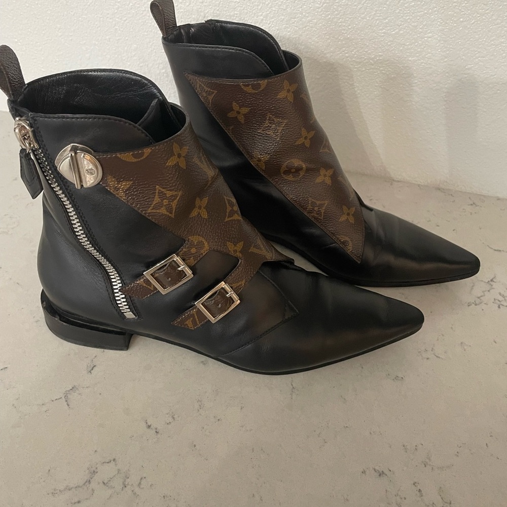 Louis Vuitton jumbo flat ankle boots